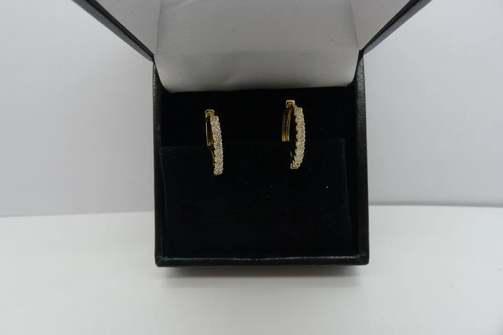 Gouden and diamond earrings 0.27 ct Lichte Eik | Scandinavisch Design