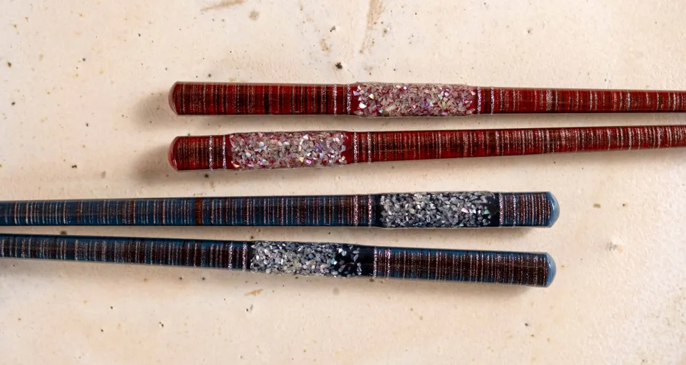 Kawai Chopsticks — Kaitsumugi Rood met Opbergmanden | Ademend Textiel
