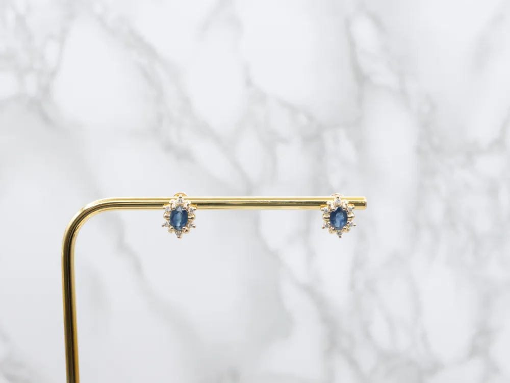 Sapphire and Diamond Halo Stud Earrings met Spiegel en Opbergvak | 120cm Breed