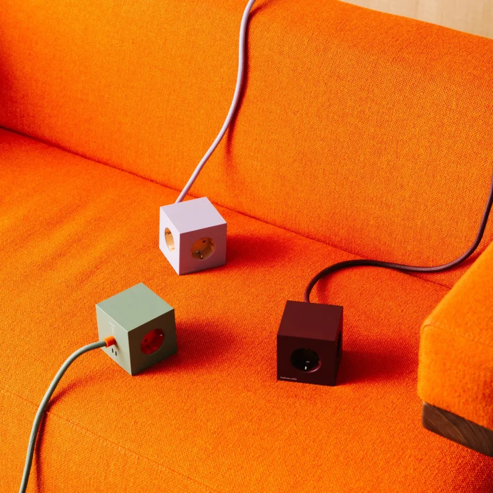 Avolt x Bauhaus Archiv Square 1 USB-C Stekkerdoos Mulberry Rood 1,8 m
