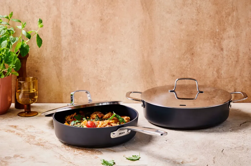 Beka Hapjespan / Sauteerpan met deksel en lange greep Maestro Alu ø 24 cm - keramische anti-aanbaklaag