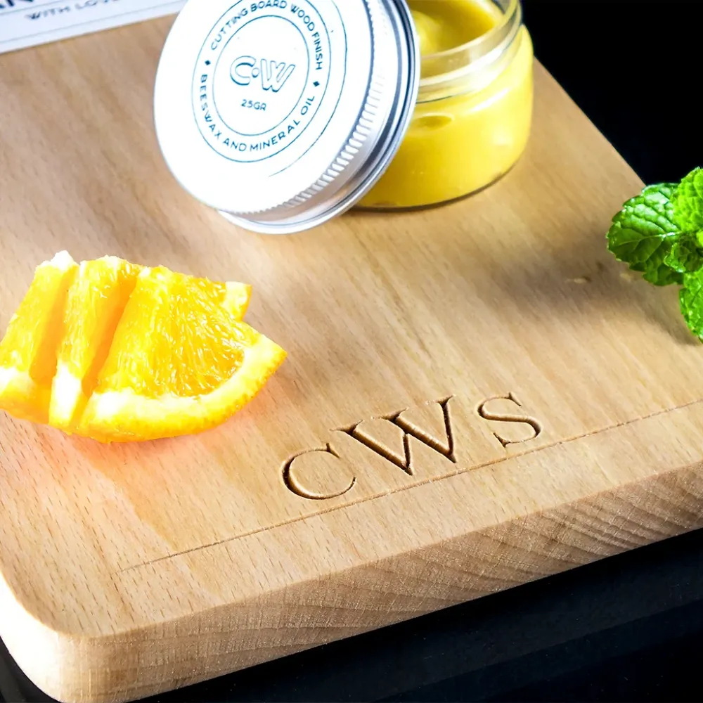 Charcuterieplank met beukenhout - initialen gegraveerd
