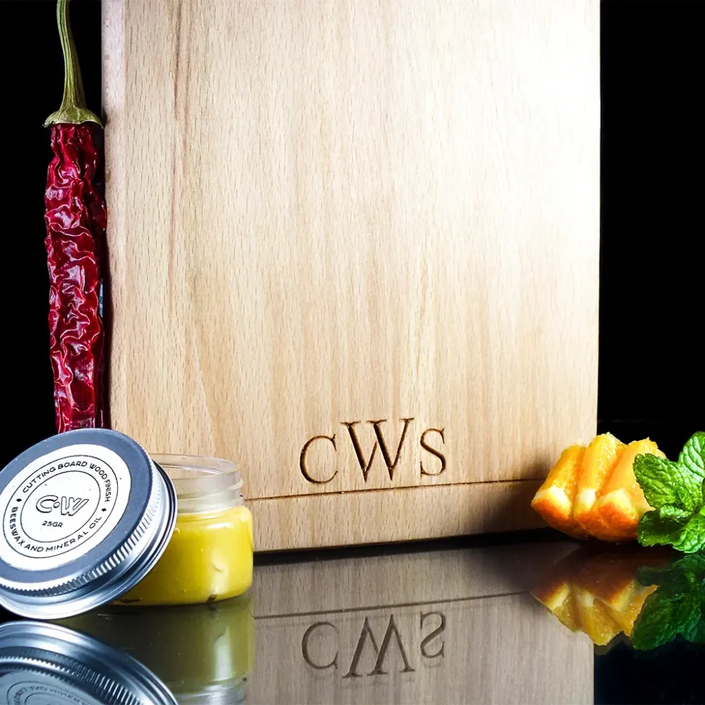 Charcuterieplank met beukenhout - initialen gegraveerd