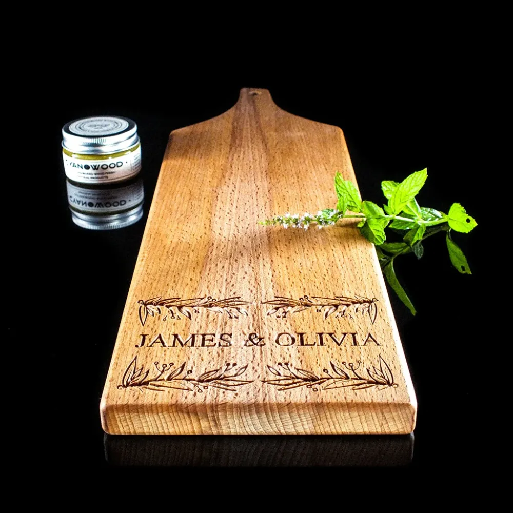 Charcuterieplank met beukenhout - Namen met krans gegraveerd