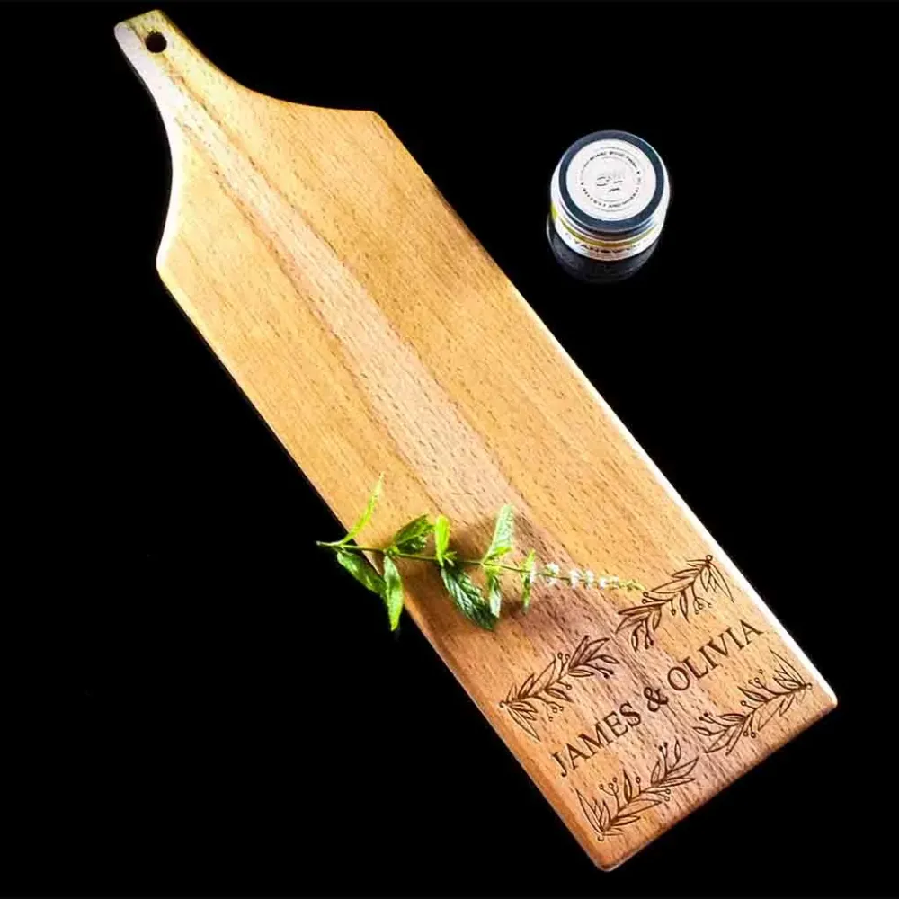 Charcuterieplank met beukenhout - Namen met krans gegraveerd