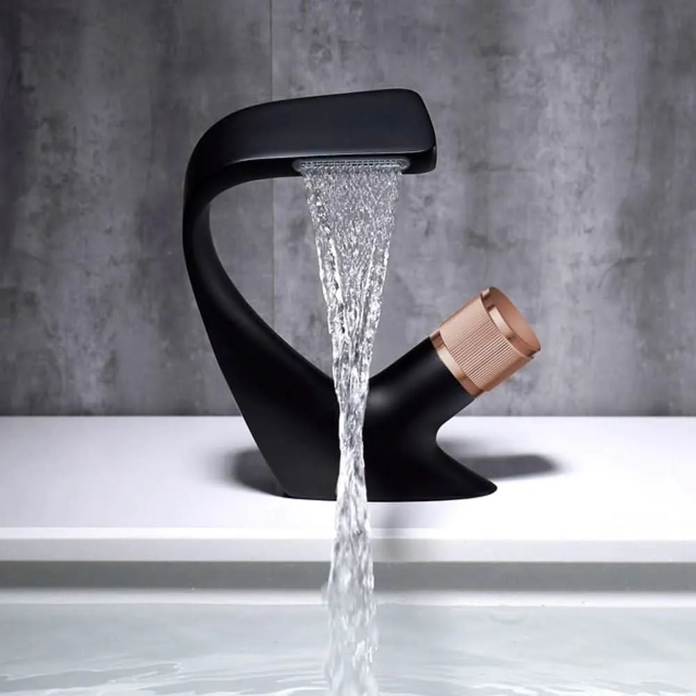 AQUACASCADE Wastafelkraan – Moderne waterval wastafelkraan van messing voor luxe badkamerontwerp Cozey Maison