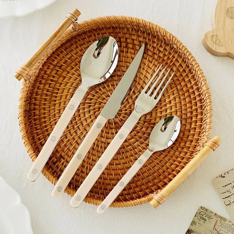 ETERNIFORCE – 4-delig bestekset van roestvrij staal met gegraveerd ontwerp Cozey Maison