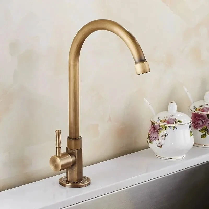 GOLDENSWAN – Antieke zwaanhalsslangkraan van messing voor keuken en badkamer Cozey Maison