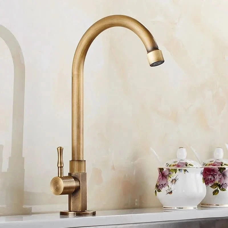 GOLDENSWAN – Antieke zwaanhalsslangkraan van messing voor keuken en badkamer Cozey Maison