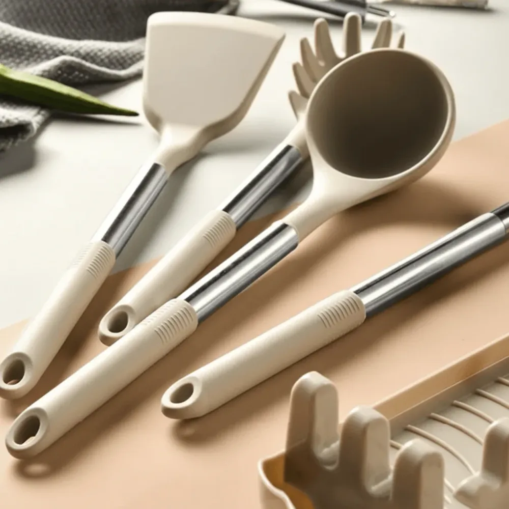 UTENSIVIA – Hittebestendige 11-delige keukenhulpset met houtlook handvat Cozey Maison