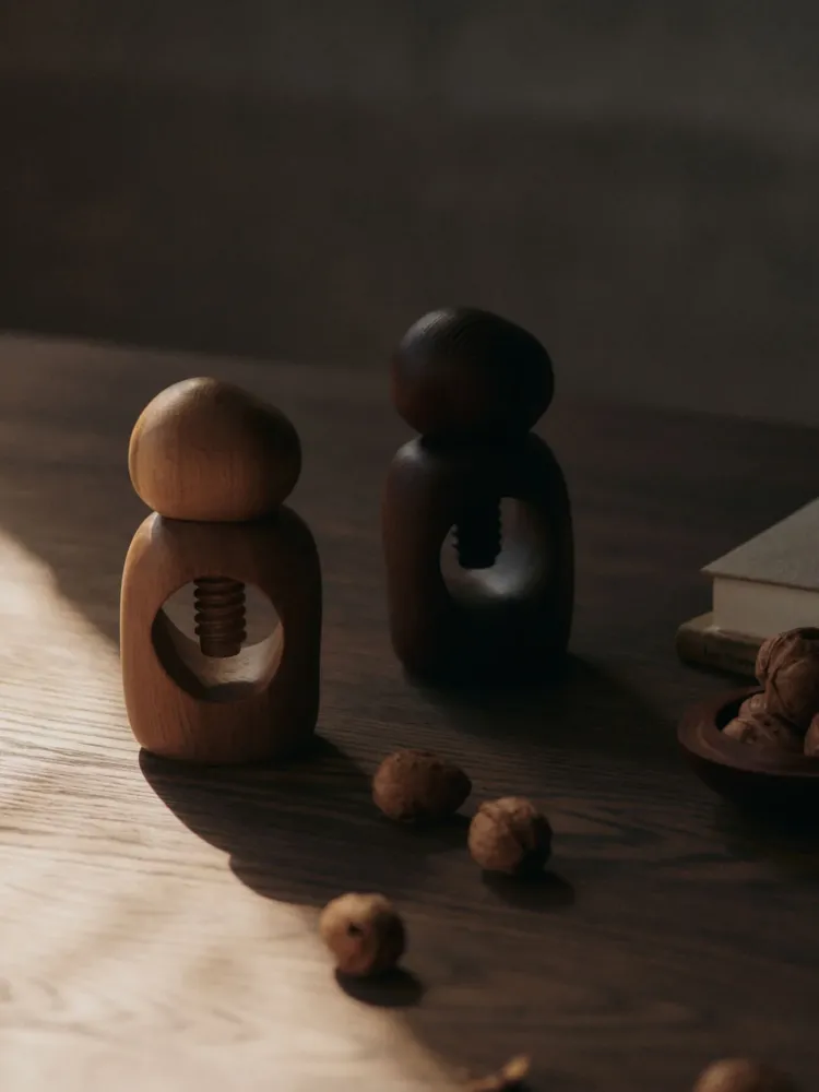 Cairn Nut Cracker - Oak Ferm Living - COM