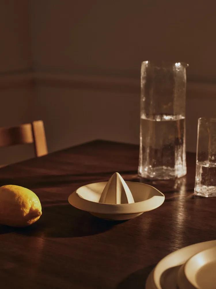 Erena Citrus Juicer - Cream Ferm Living - COM