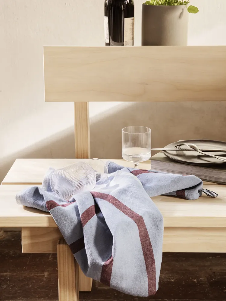 Hale Tea Towel - Faded Blue/Burgundy Ferm Living - COM