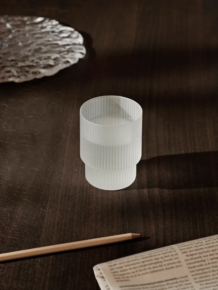 Ripple Glasses - Set 4 - Frosted Ferm Living - COM