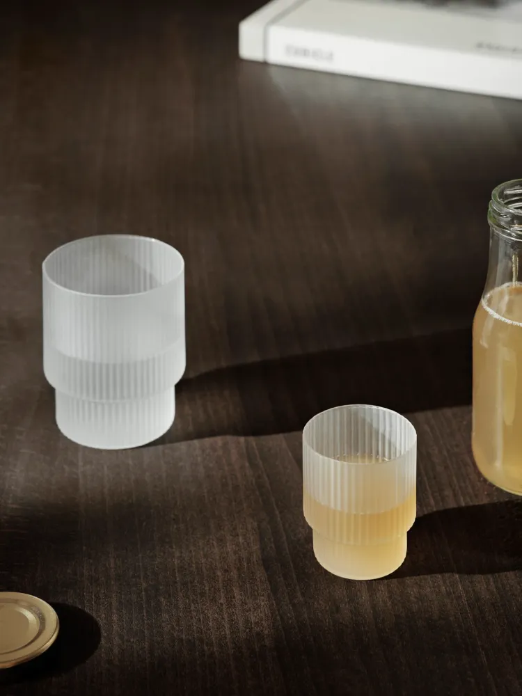 Ripple Glasses - Set 4 - Frosted Ferm Living - COM