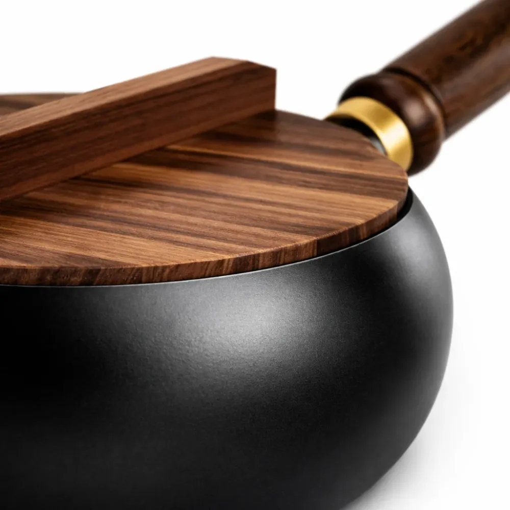 Kitchen4you | Wadjan Wokpan Smeedijzer met Houten Deksel