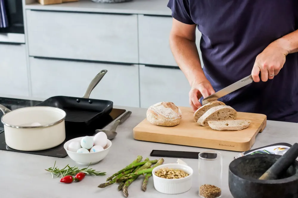KitchenAid Broodmes Gourmet 20 cm + Gratis mesbeschermer
