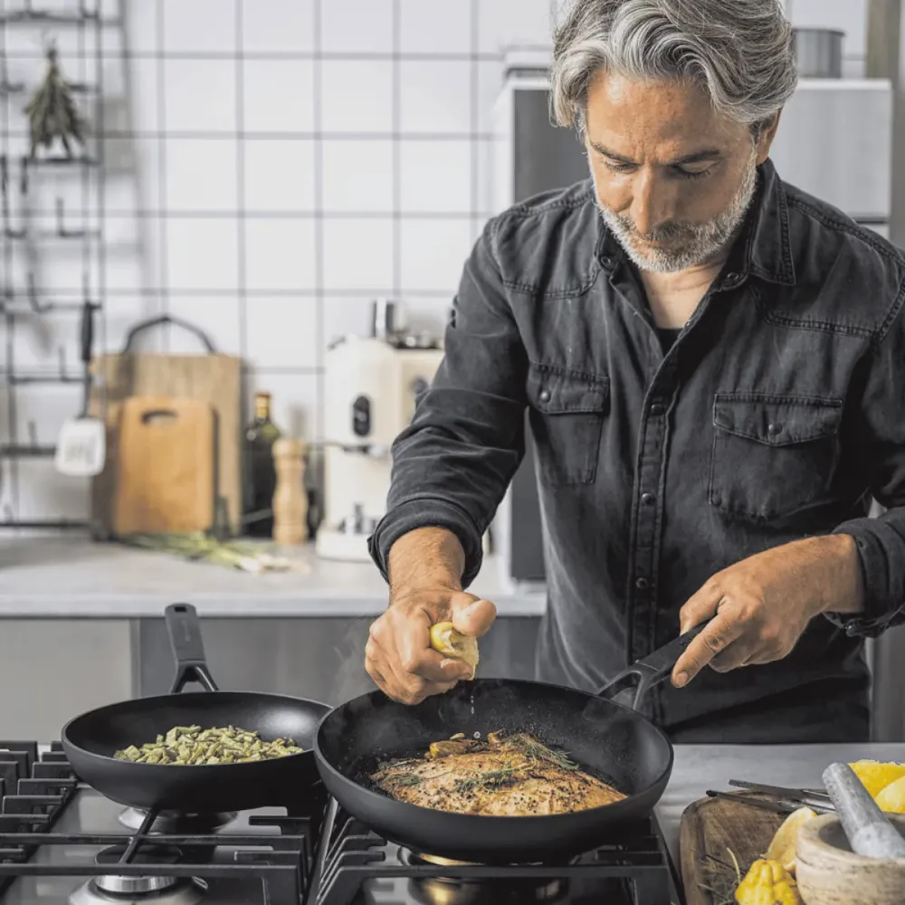 KitchenAid Pannenset Multi-Ply Stainless Steel 6 -delig - Kookpan ø 20, 24 cm, Steelpan ø 16 cm & Koekenpan ø 24 cm + Koek...
