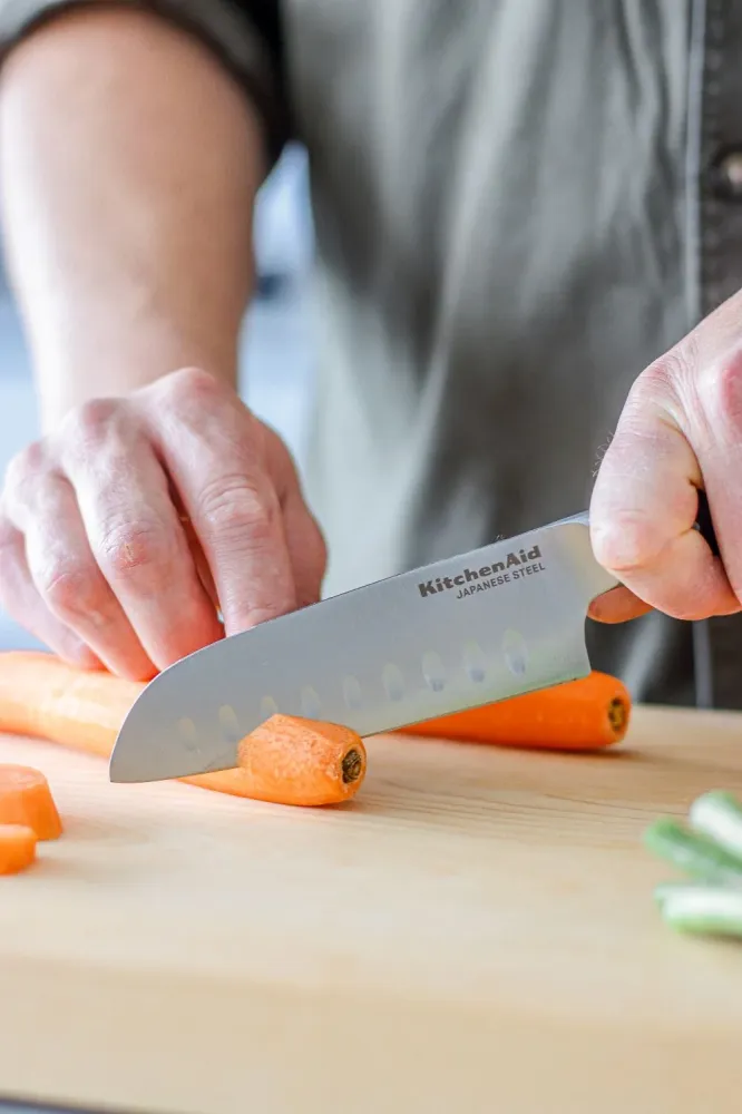 KitchenAid Santokumes Gourmet 18 cm + Gratis mesbeschermer