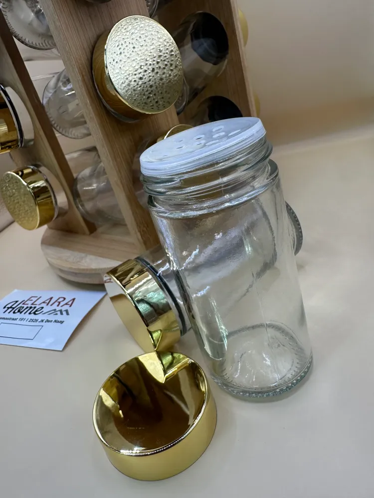 Kruidenset op 360° Draaiplateau – 12 Glazen Potjes met Gouden Deksel & Houten Standaard