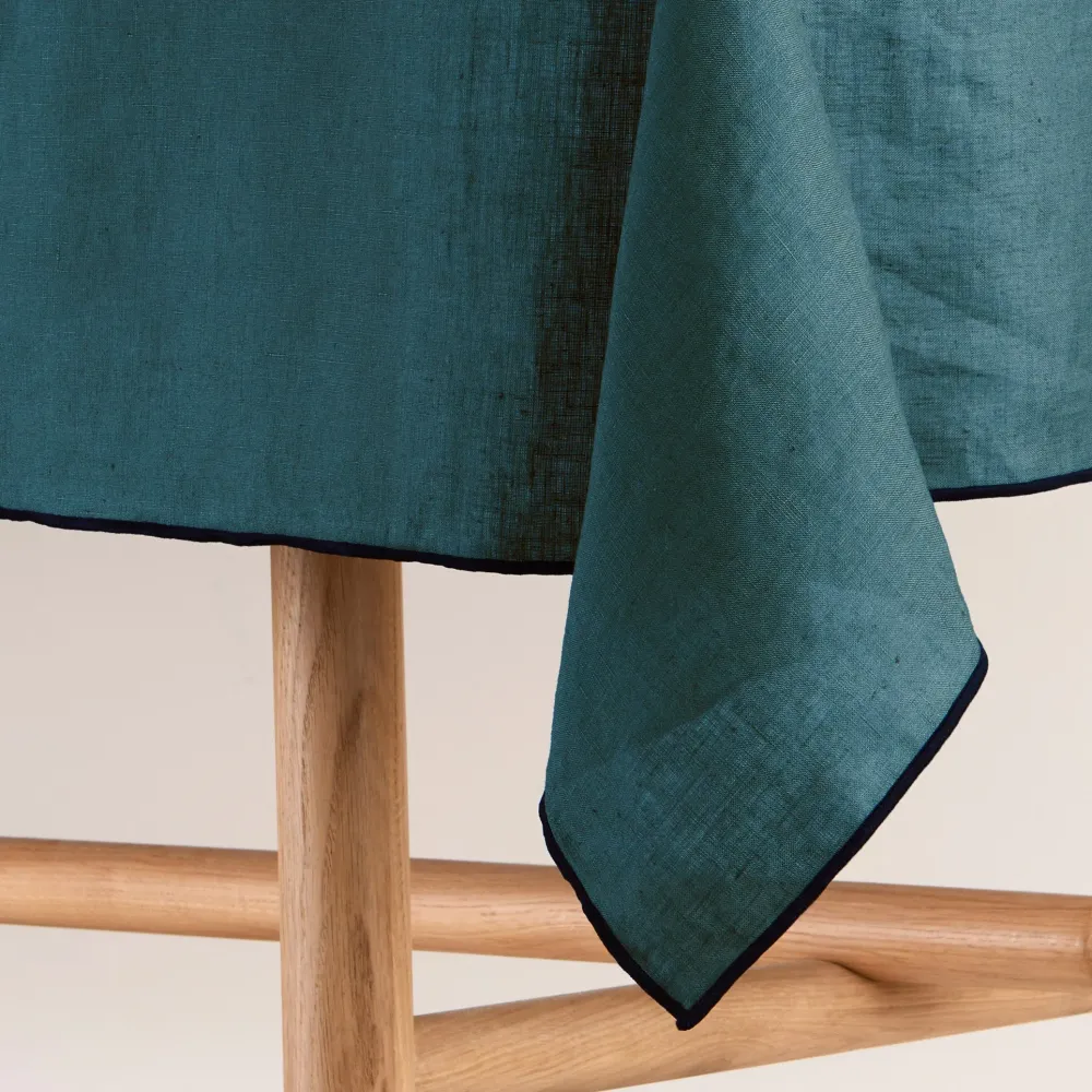Madura Rechthoekig tafelkleed Carlina olie en zwarte hommels 170x320 cm