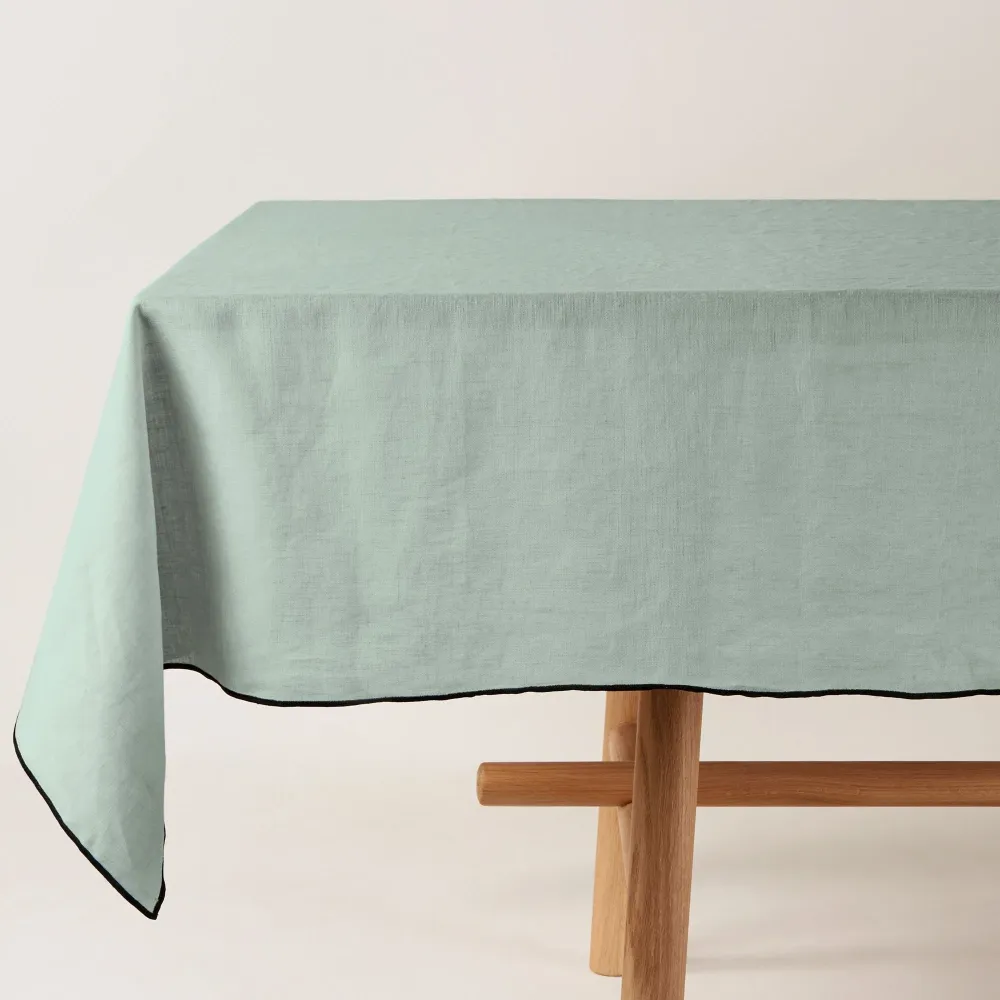 Madura Vierkant tafelkleed Carlina linde en zwarte hommel 170x170 cm