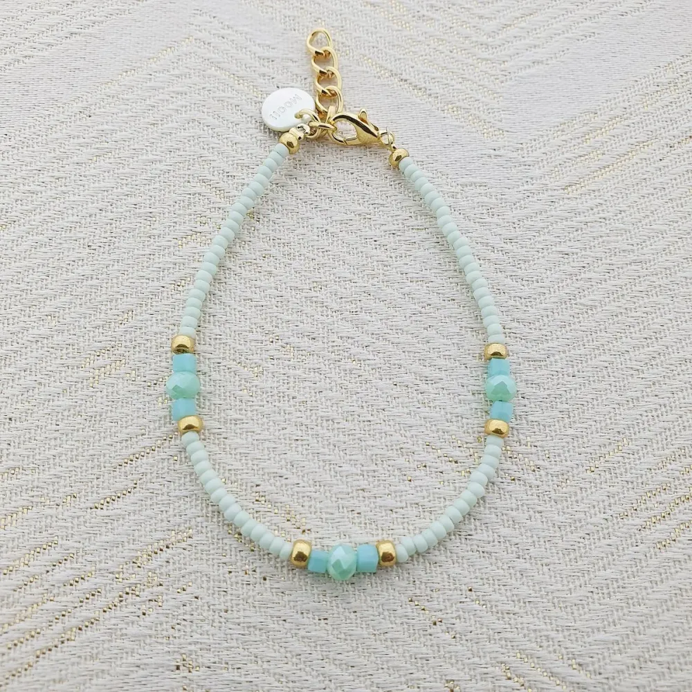 Mooi! Jewels armband met mintgroene miyuki beads en facetkraaltjes