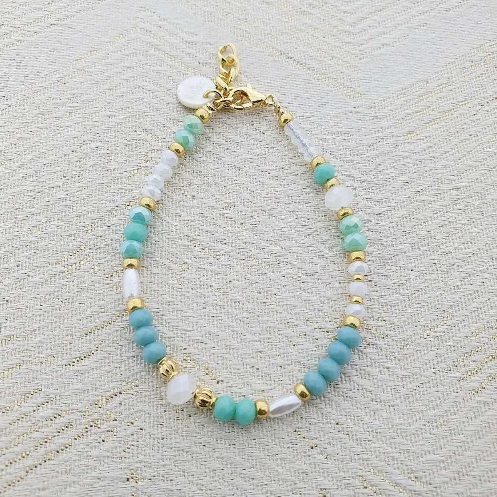 Mooi! Jewels armband met turquoise en witte facetkraaltjes