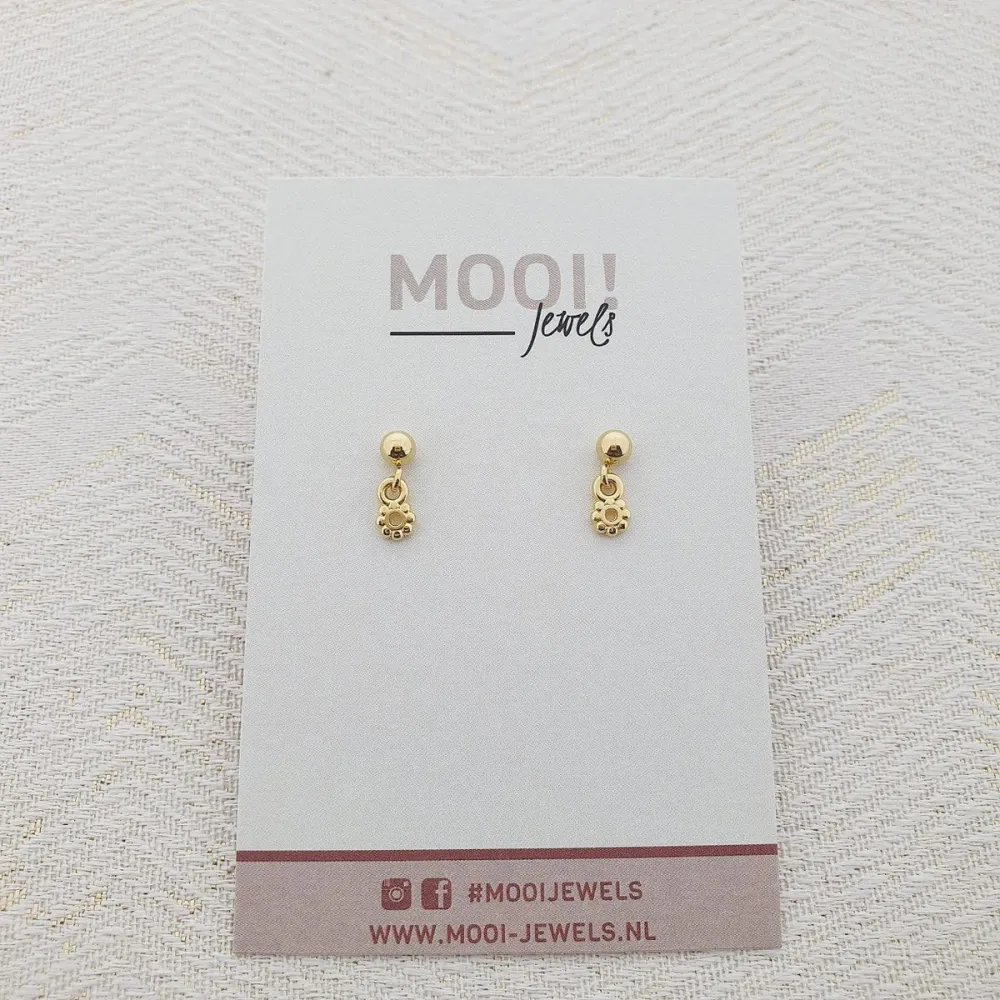 MOOI! Jewels oorknopjes met een bloemetje