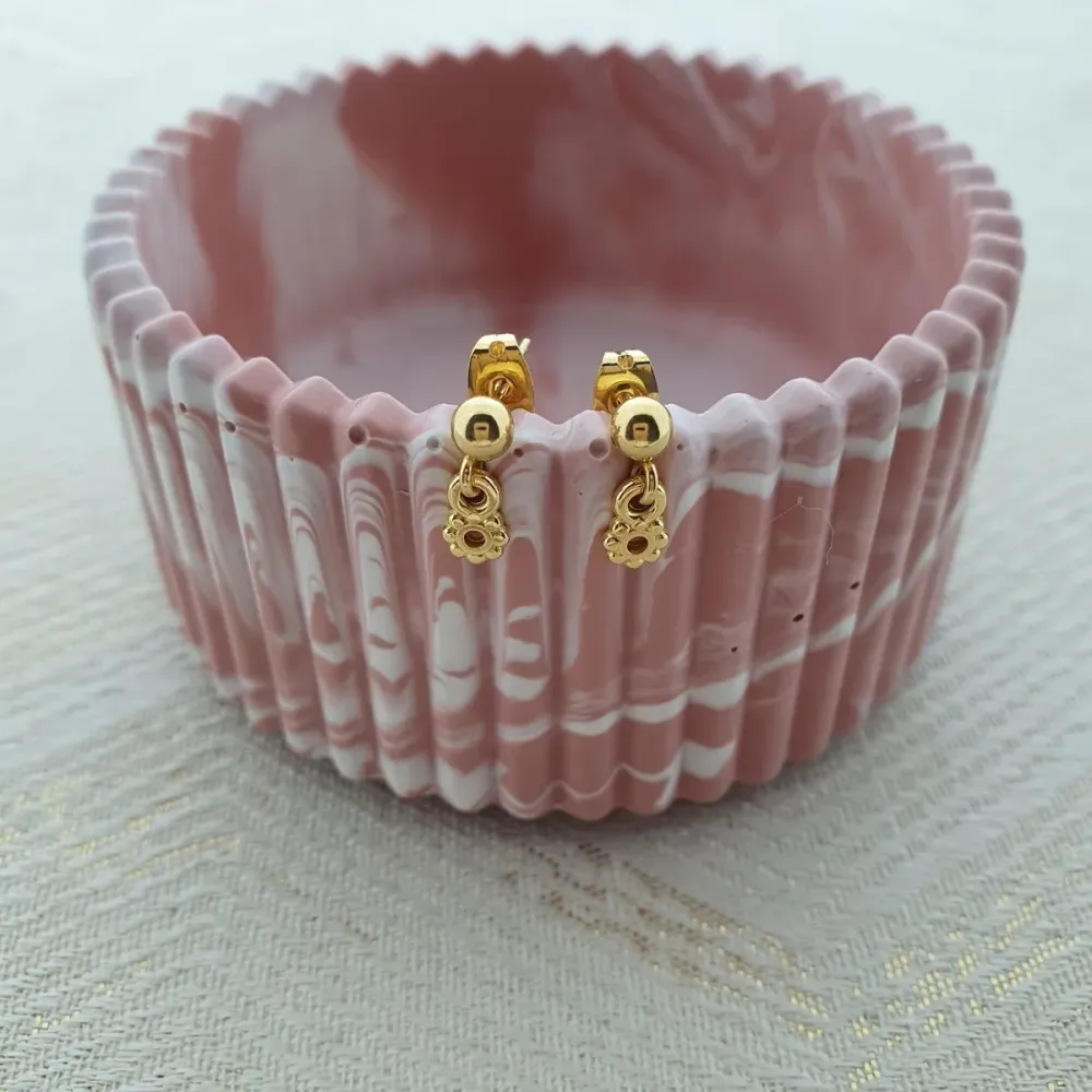 MOOI! Jewels oorknopjes met een bloemetje