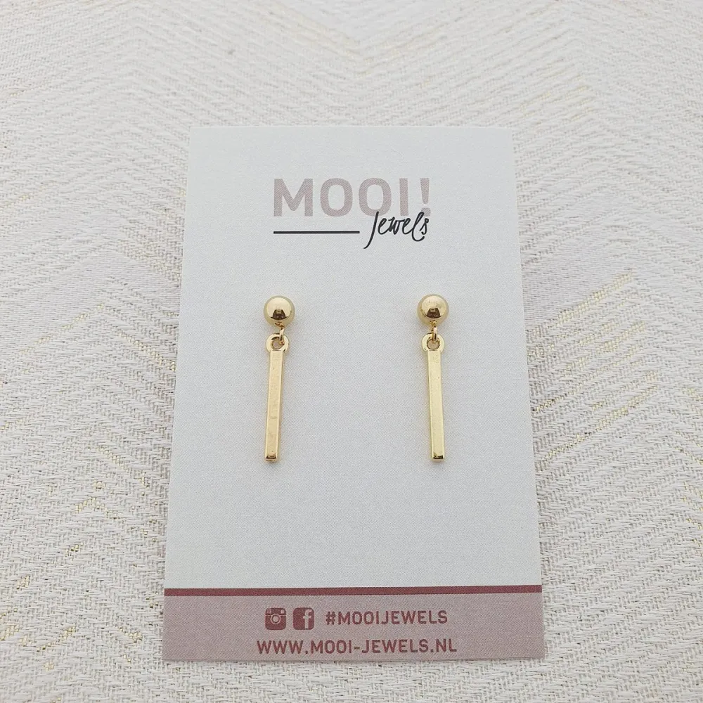 MOOI! Jewels oorknopjes met een staafje