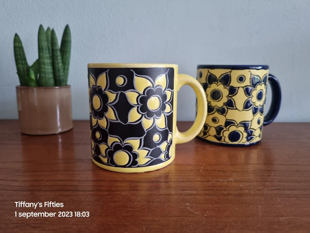 Set 2 vintage mokken geel-blauw My Store