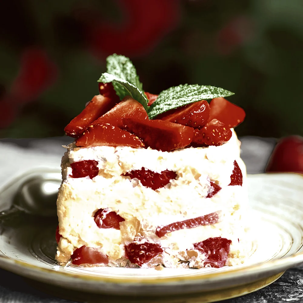 Paper+Design Lunch Aapkins (Strawberry Cake)