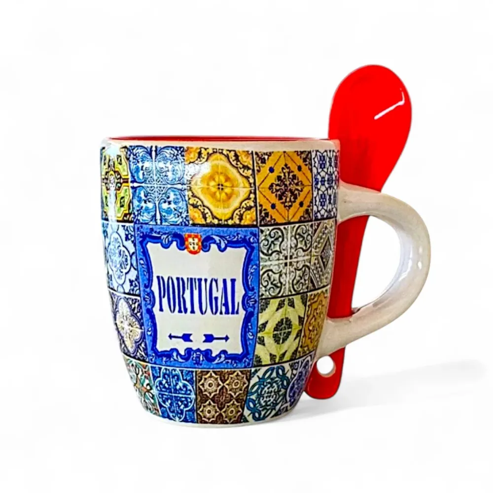 Portugal espresso kopje met kleurrijk azulejo tegels ontwerp en rode lepel – keramisch souvenir kopje