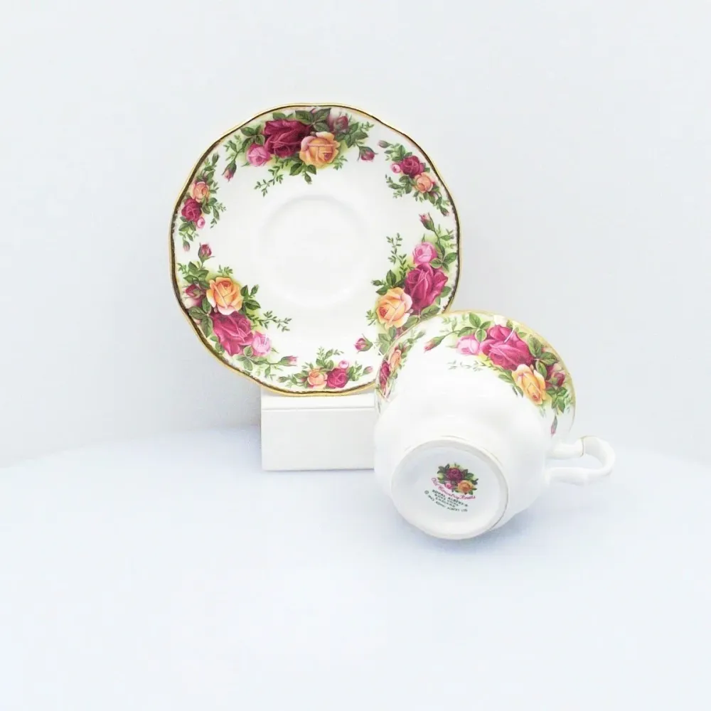 Royal Albert servies 6 theekopjes Old Country Roses bone china porselein gouden afwerking /0897