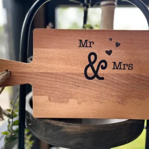 Serveerplankje 34,5 cm Mr en Mrs + eigen naam