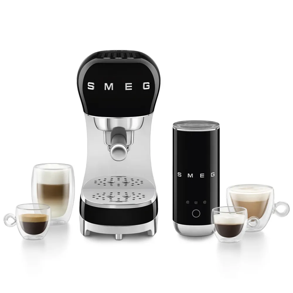 Smeg ECF12BLEU Bundle Espressomachine zwart met MFF02BLEU