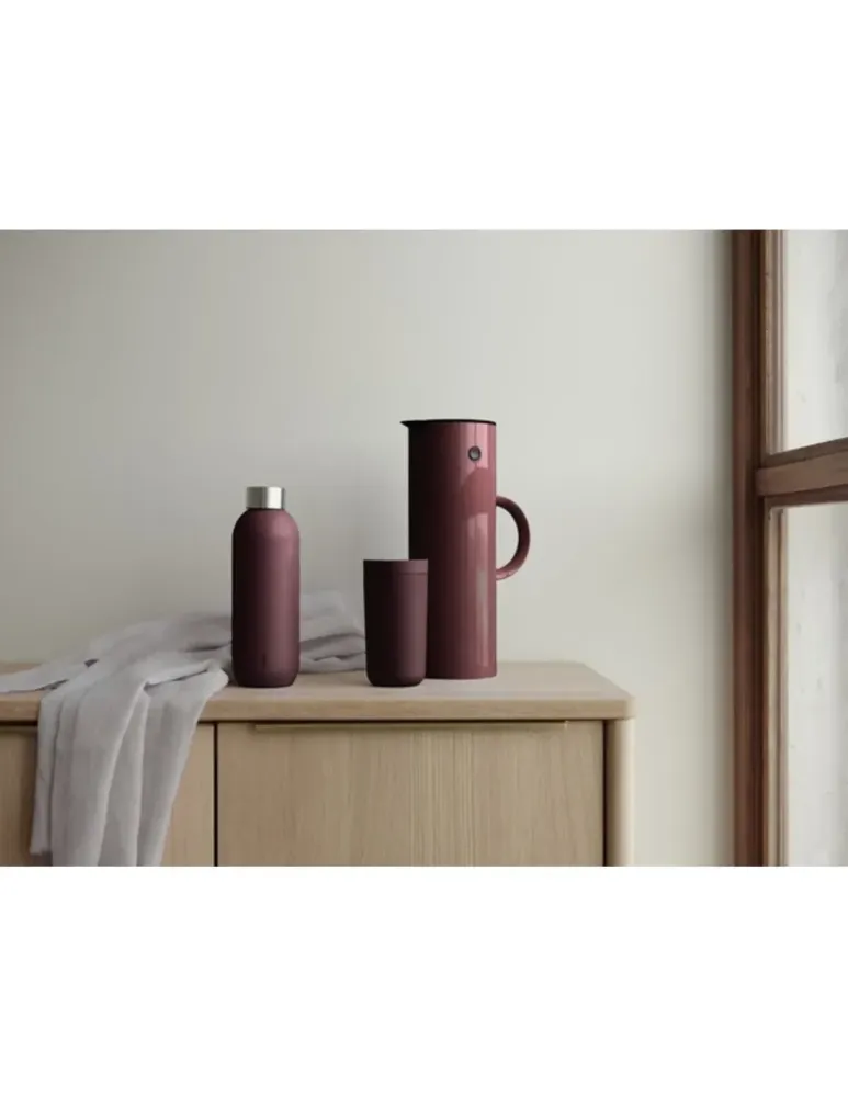 Stelton EM77 Isoleerkan 1 L - Berry