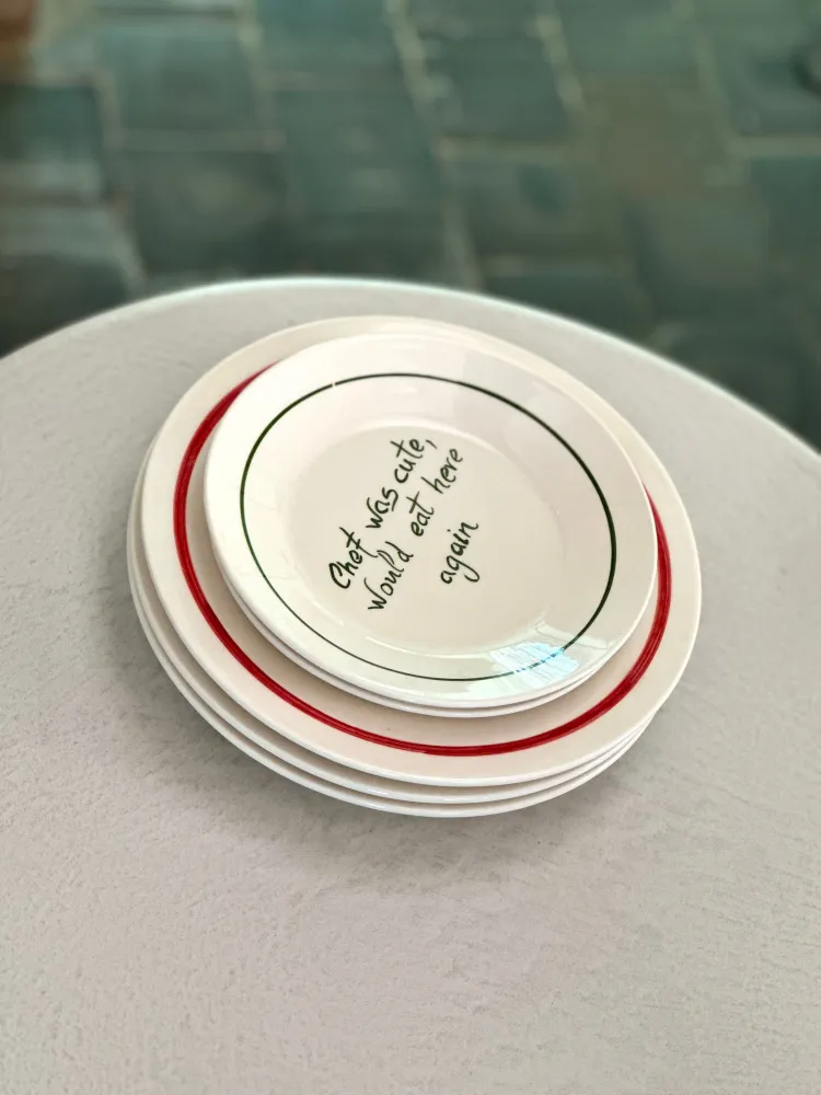 Studio Noticed Bord "Chef was cute, would eat here again"
