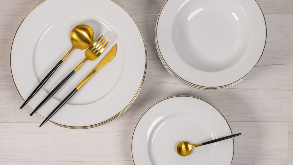 Studio Tavola Serviesset Wit / Goud 18-delig / 6 personen - 6 dinerborden, 6 diepe borden en 6 ontbijtborden