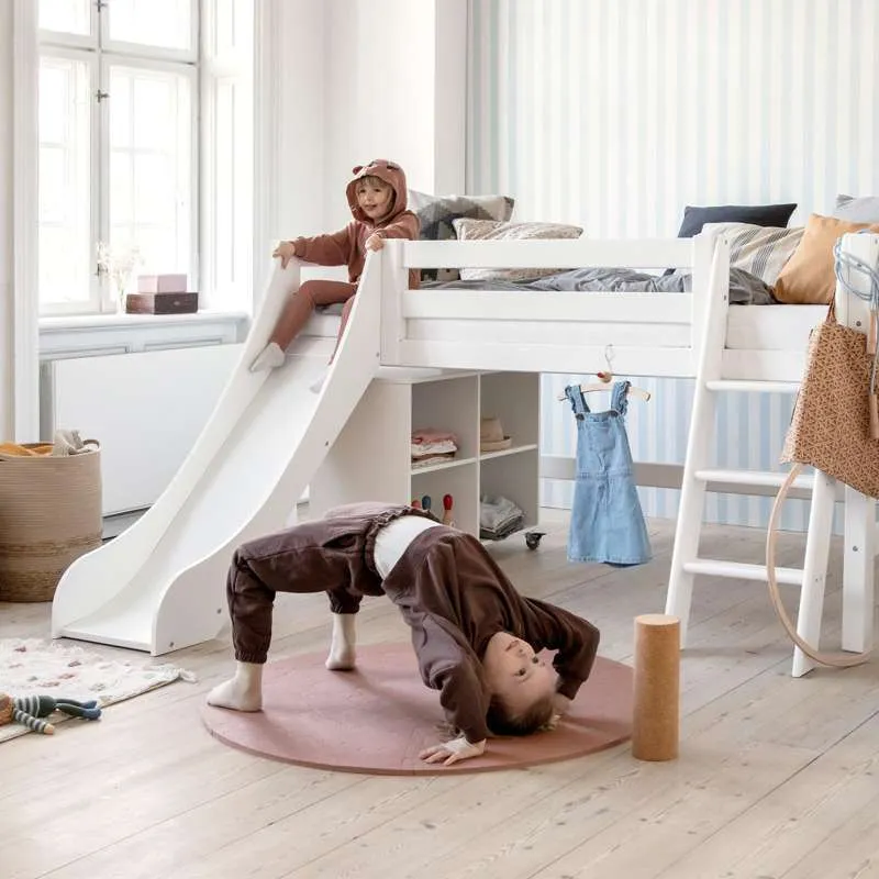 Hoppekids ECO Verfijnd - Halvhøj Seng m. Rutsjebane - Skrå Stige - Flere Størrelser - Hvid