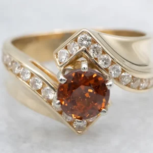 Hessonite Garnet and Channel Set Diamond Bypass Ring | 200 draden | 100% katoen