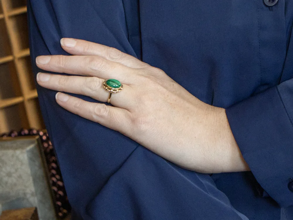 Scalloped Gouden Bezel Set Malachite Ring