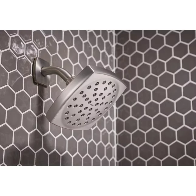 Moen Lindor Spot Resist Brushed Nickel 1-handle Individueel Function Square Bathtub and Shower Faucet Valve Included