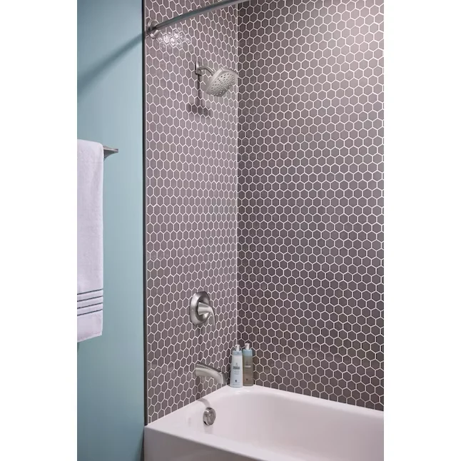 Moen Lindor Spot Resist Brushed Nickel 1-handle Individueel Function Square Bathtub and Shower Faucet Valve Included